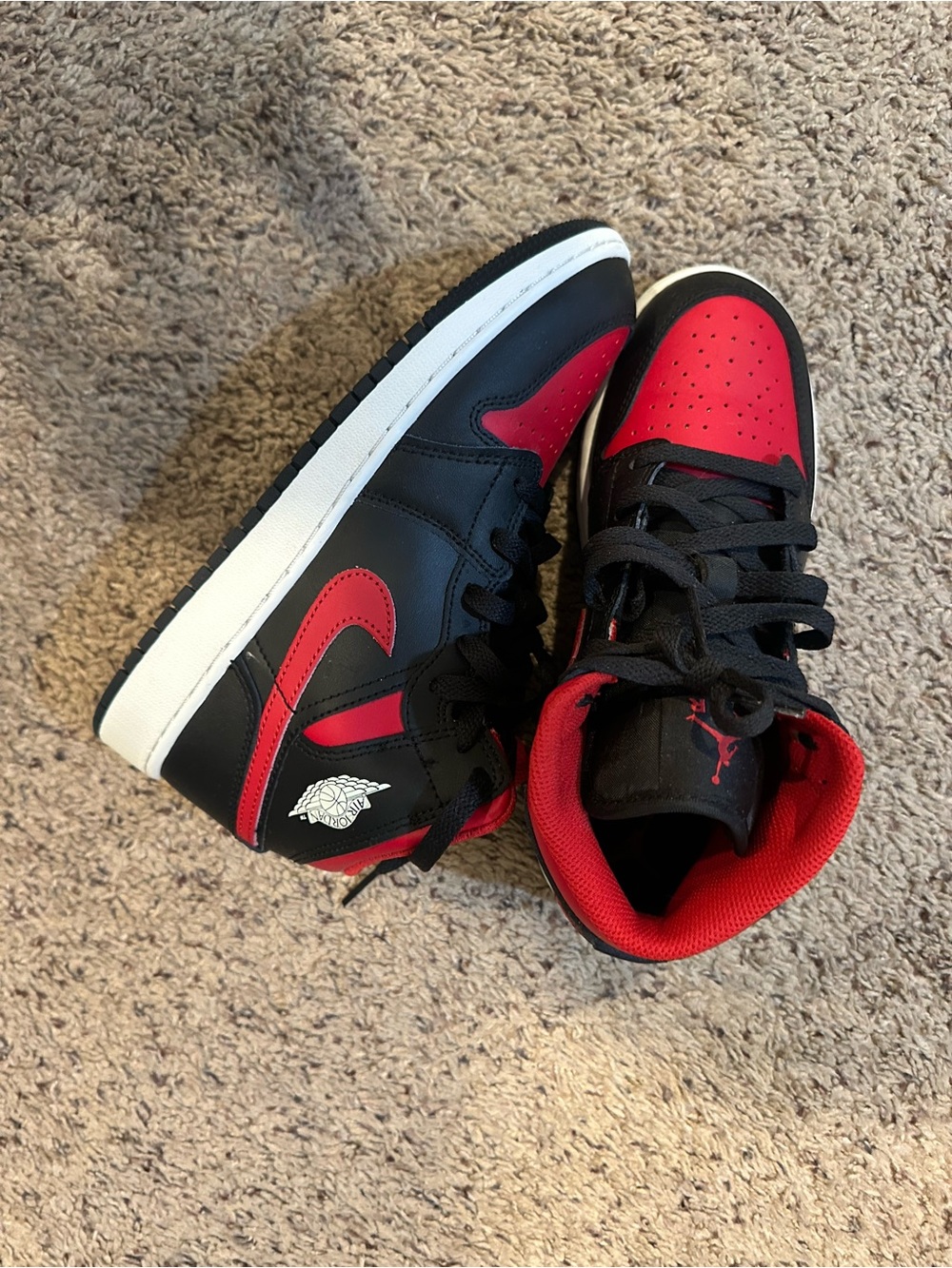Jordan Air Jordan 1 Mid sneakers in size 5.5Y